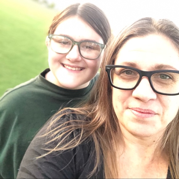 Meet your Posher, Lisa - Picture 2 of 8